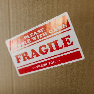 etiqueta especial para embalar objetos frágiles